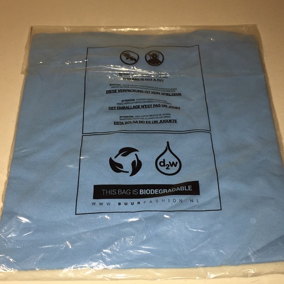 Basic By Yest Yemi Light Blue V-Neck T-Shirt Size 10 New with Tags - Picture 12 of 15